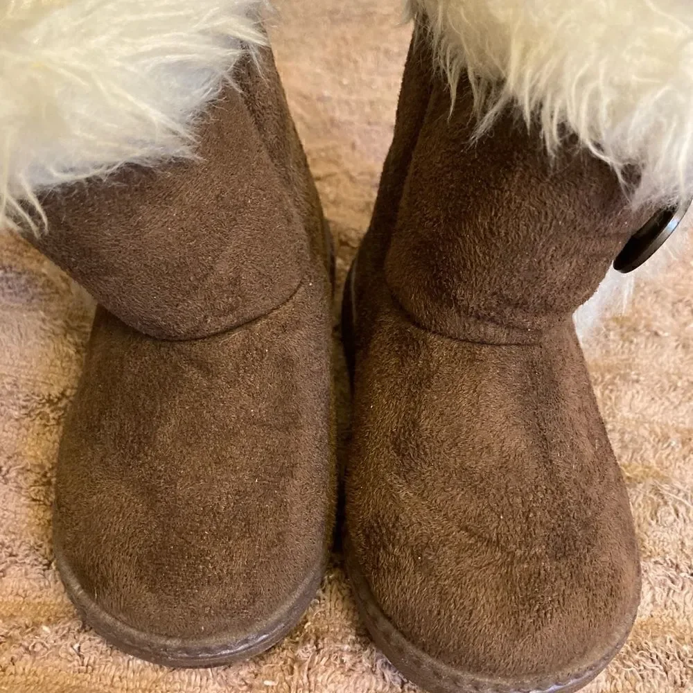 CHINA BUTTON CITY “uggish like” BOOTIES- SZ 23 - approx 6”. Fantastic condition